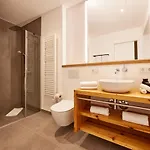 Hirsch Apartment *