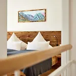 Hirsch Apartment *
